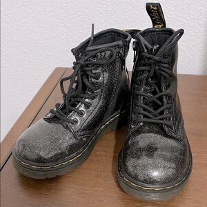 Dr. Martens Cosmic Glitter Kids Size 9 Patent Leather Black Lace up